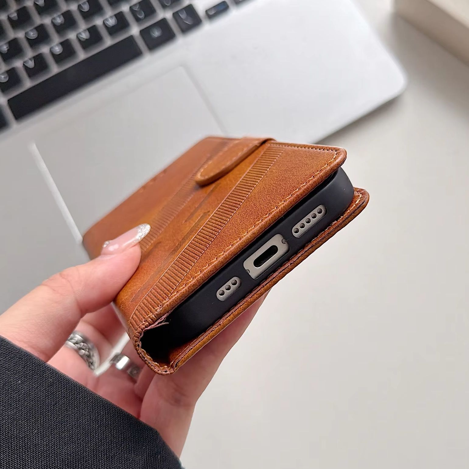 Custodia a Portafoglio in Pell - Flip Leather Case recensione e prezzo